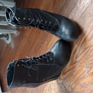 Black platform zip up boot